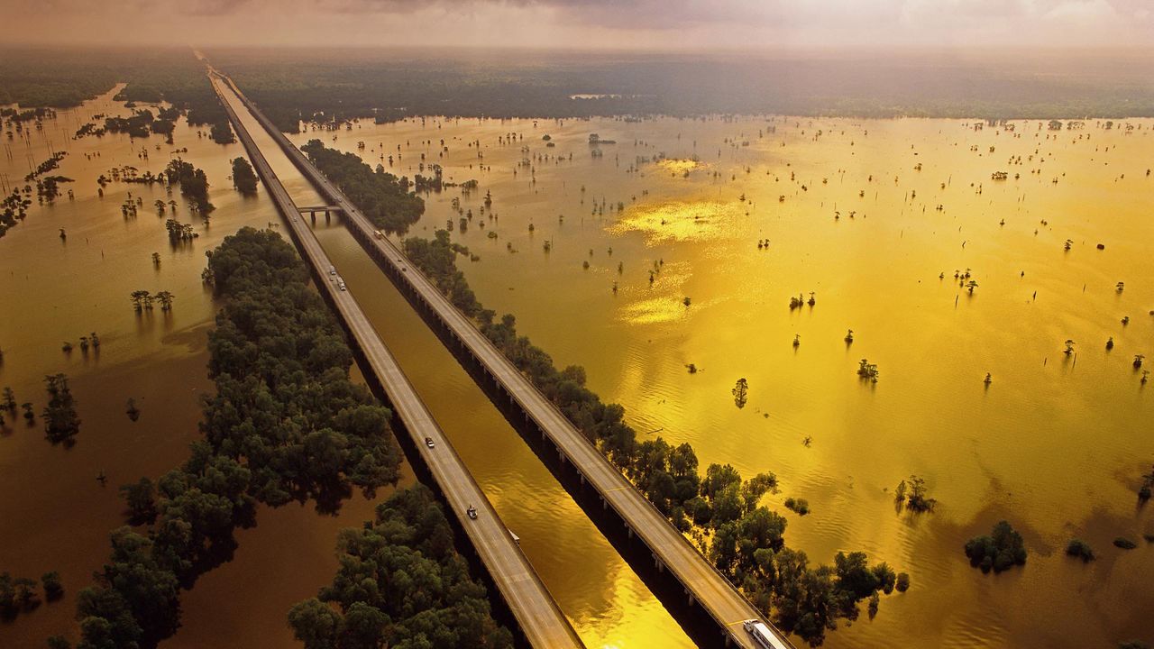 Motorists on the Atchafalaya Basin Bridge in Louisiana, USA 