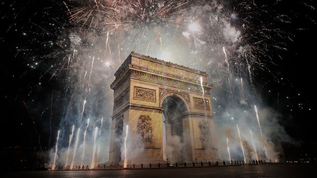 Arc de Triomphe sous les feux d’artifice, Paris