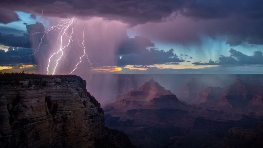 雷暴下的大峡谷国家公园，亚利桑那州