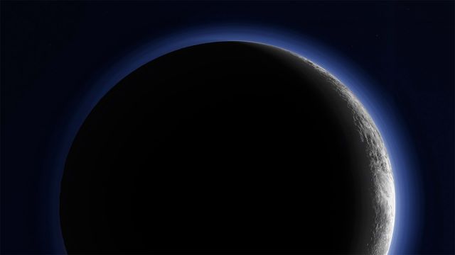 「三日月に輝く冥王星」NASA, ニュー・ホライズンズ