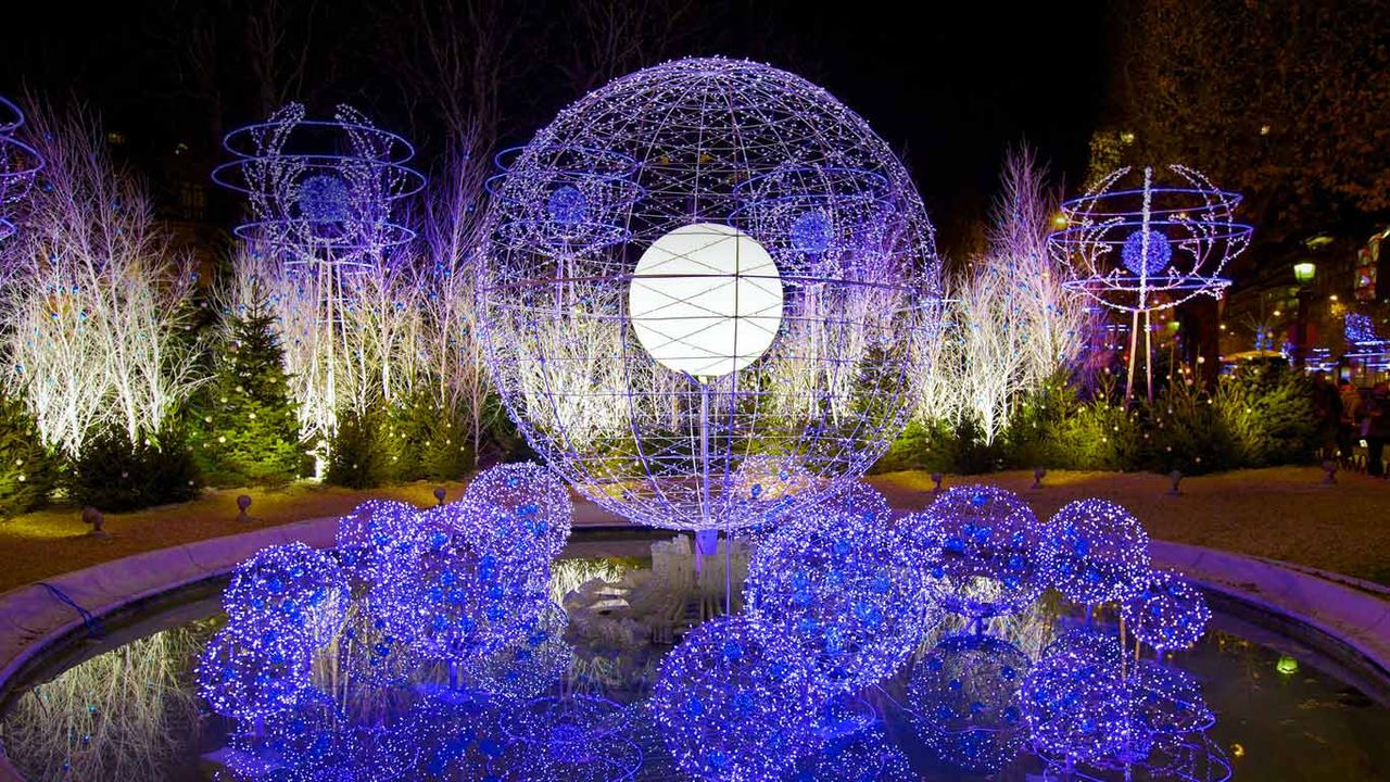 Holiday decorations on the Avenue des Champs-Élysées, Paris, France
