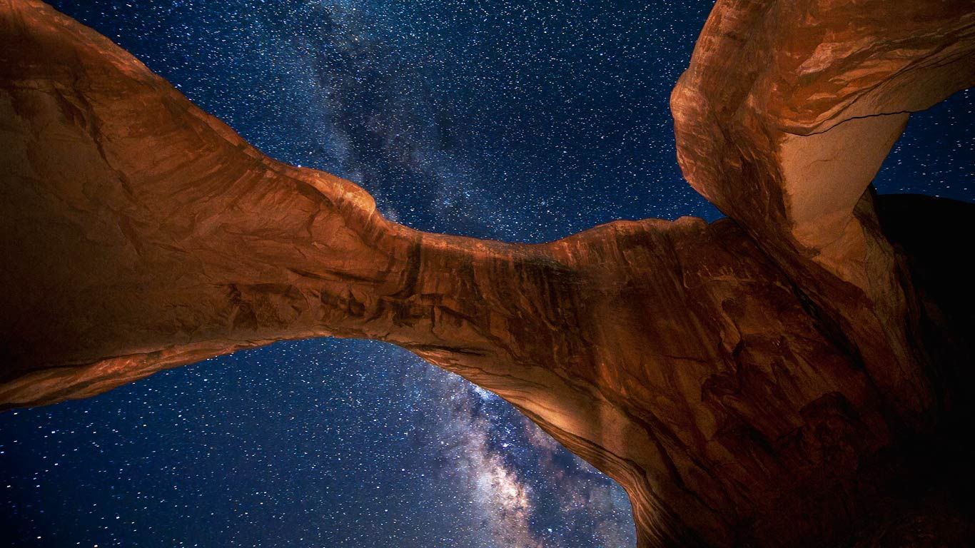 Milky Way above Double Arch in Arches National Park, Utah | Peapix