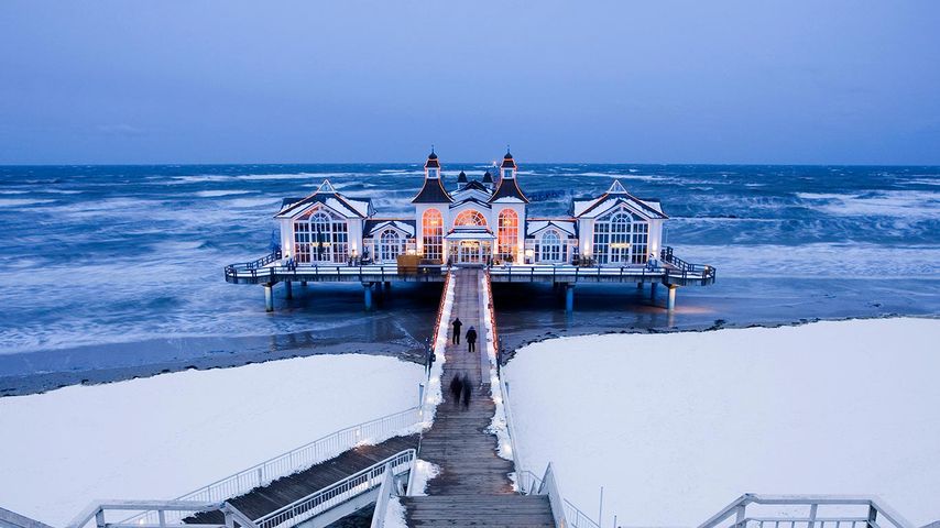Sellin Pier in winter, Ruegen Island, Mecklenburg-Western Pomerania, Germany