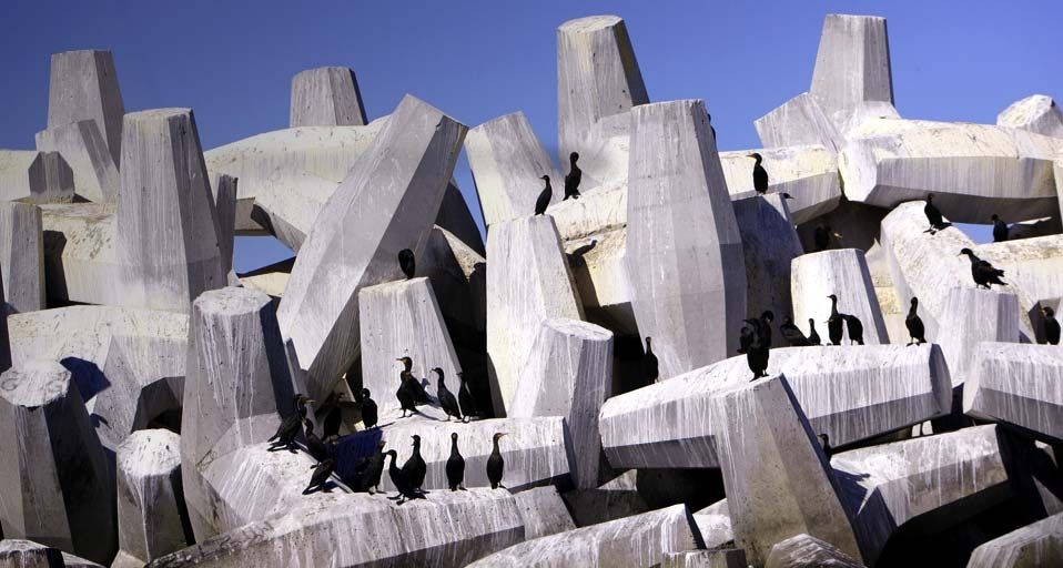 Wave Breakers, Robben Island, South Africa - Hoberman Collection UK/Photolibrary ©