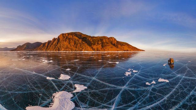 「バイカル湖の轍」ロシア