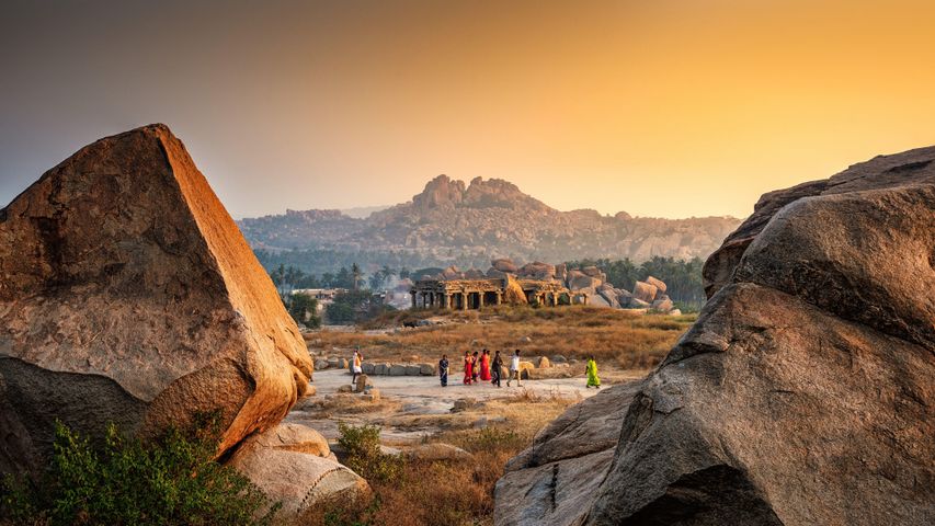 赫马库塔山上的神庙，汉皮，卡纳塔克邦，印度