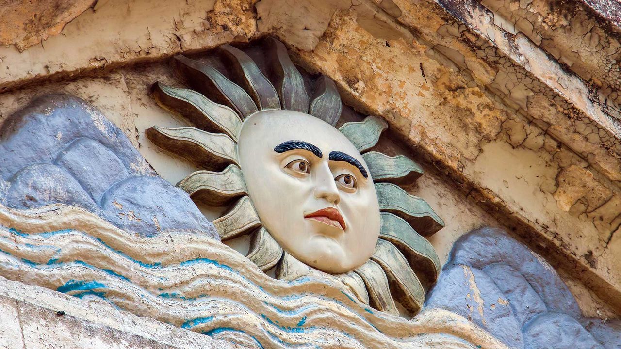 Sun deity on arch of Parsi Fire-Temple, south Mumbai