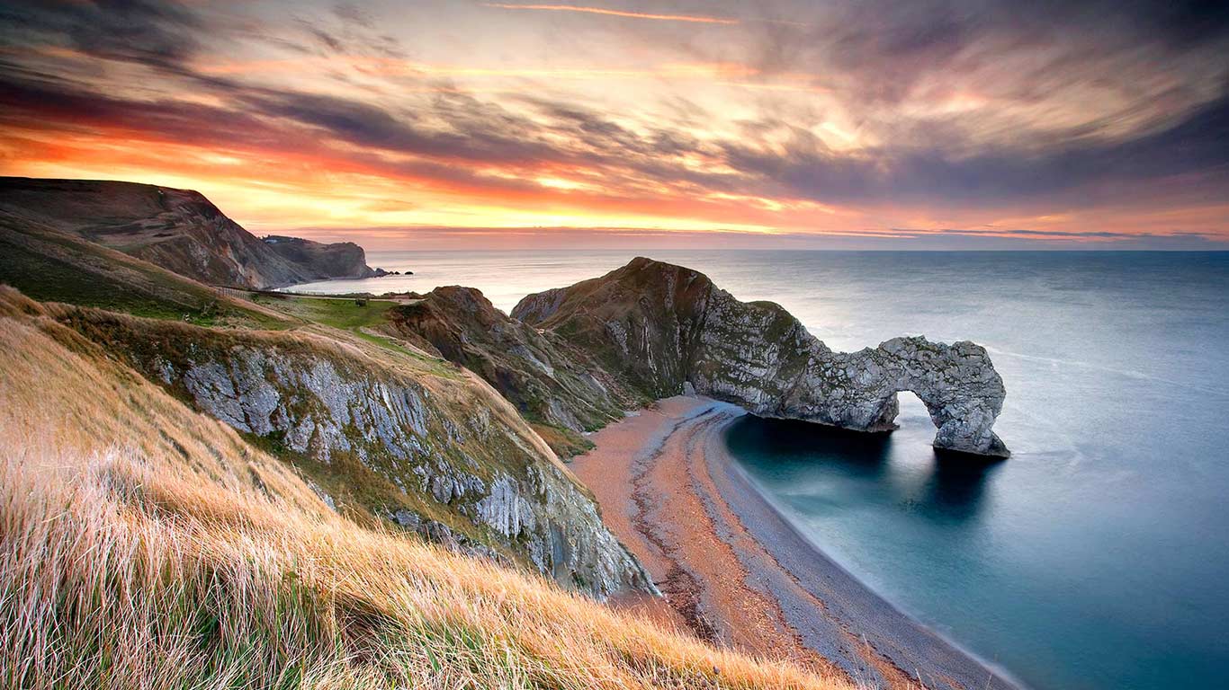 Durdle Door at sunrise, Dorset, England - Bing Gallery