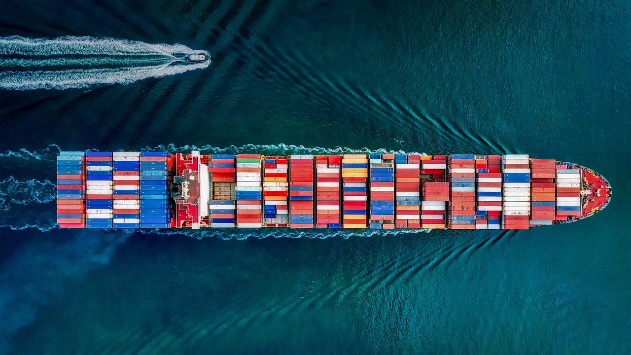 Container ship, San Pedro, California, USA