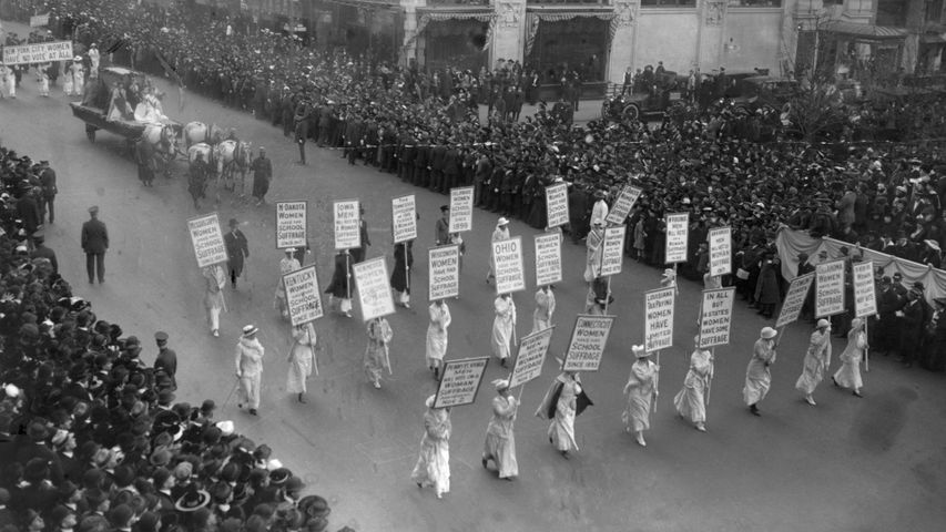 Women's suffrage parade on Fifth Avenue, Manhattan, New York City, October 23, 1915