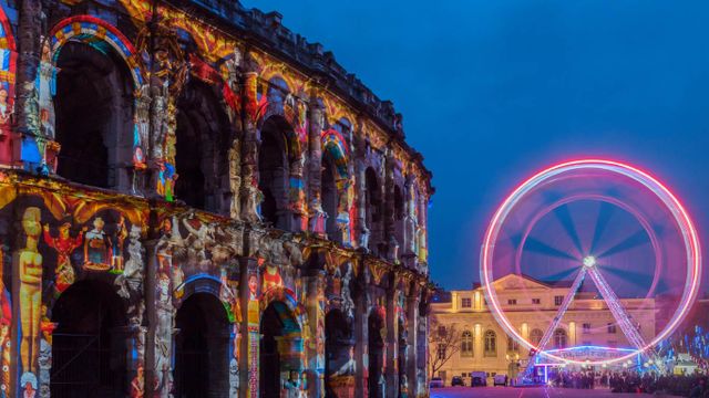 Arènes de Nîmes lors de la période de Noël, Gard, Occitanie 