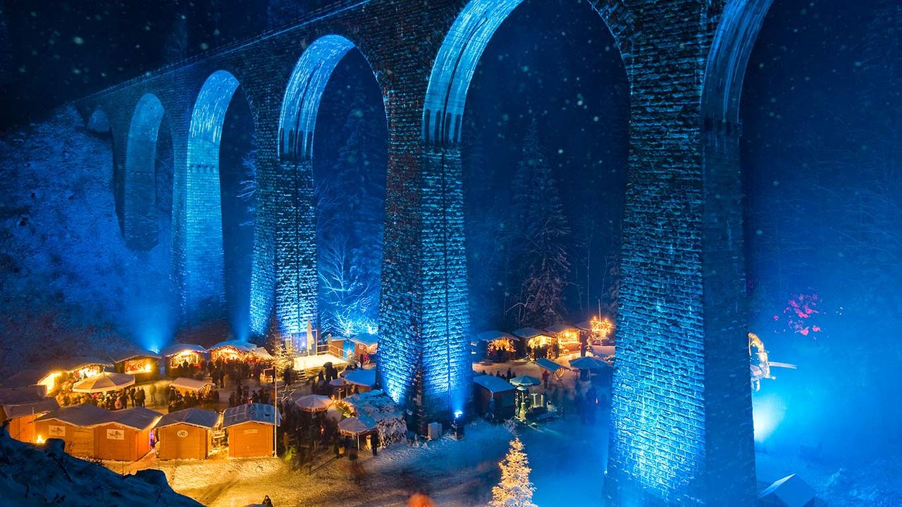 Weihnachtsmarkt in der Ravennaschlucht, Höllental in der Nähe von Freiburg im Breisgau, Baden-Württemberg