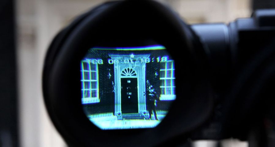 A television news camera trains its lens on number 10 Downing - Oli Scarff/Getty Images ©