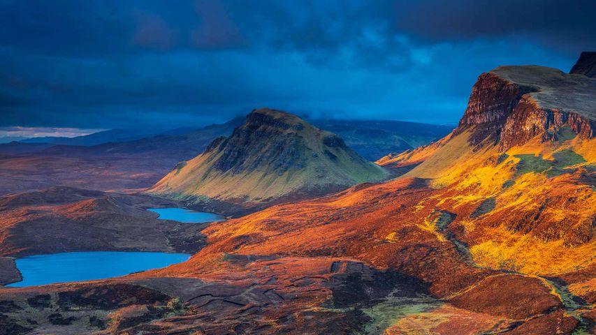Amanecer en el valle de Quiraing, en la isla de Skye, Escocia, Reino Unido