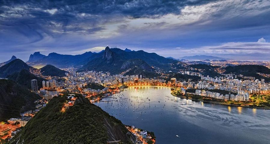 Blick auf die Guanabara-Bucht vom Zuckerhut, Rio de Janeiro, Brasilien – SIME / eStock Photo ©