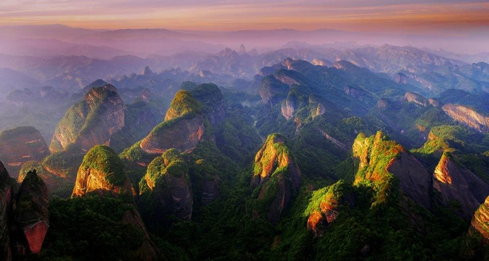 Sonnenuntergang über dem Berg Langshan, Provinz Hunan, China – Tao Images/Photolibrary ©