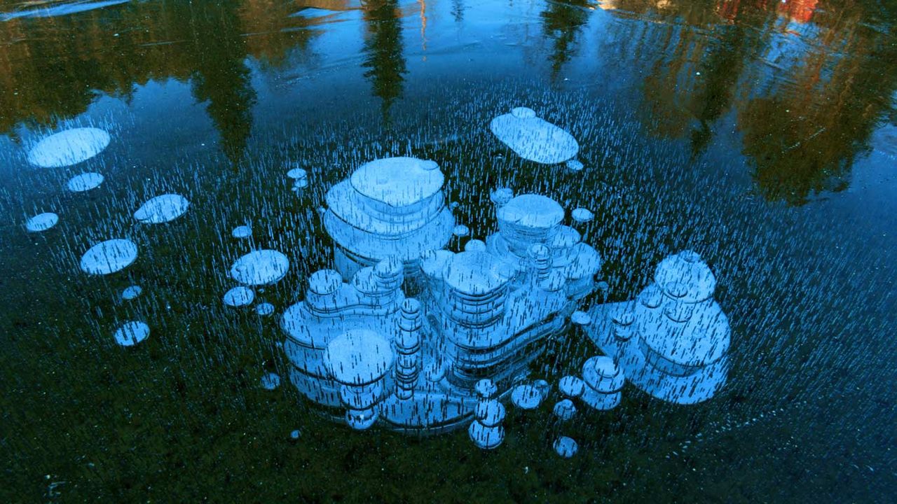 Ice bubbles in Selbusjø, a lake between Selbu and Klæbu, Norway 