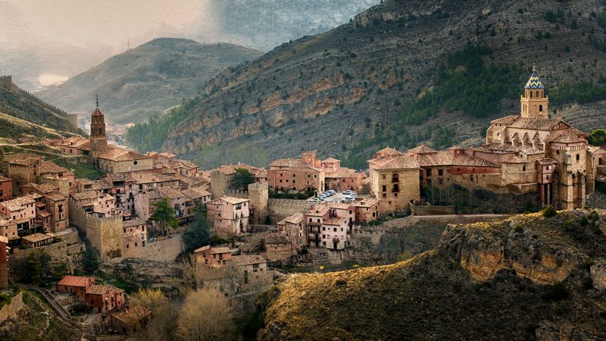 Pueblo medieval de Albarracín al amanecer, Teruel, Aragón, España