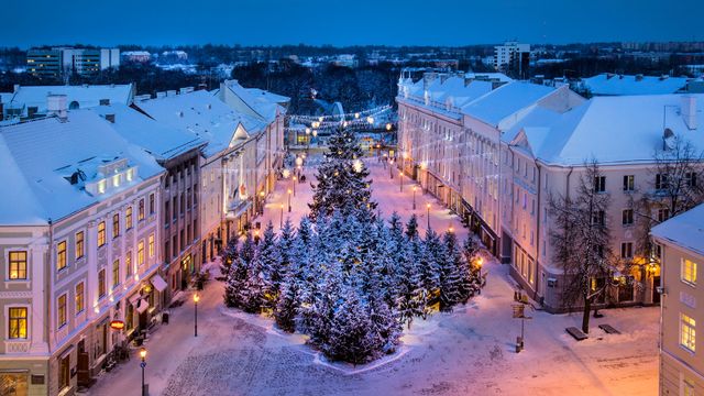 Place de l'hôtel de ville, Tartu, Estonie