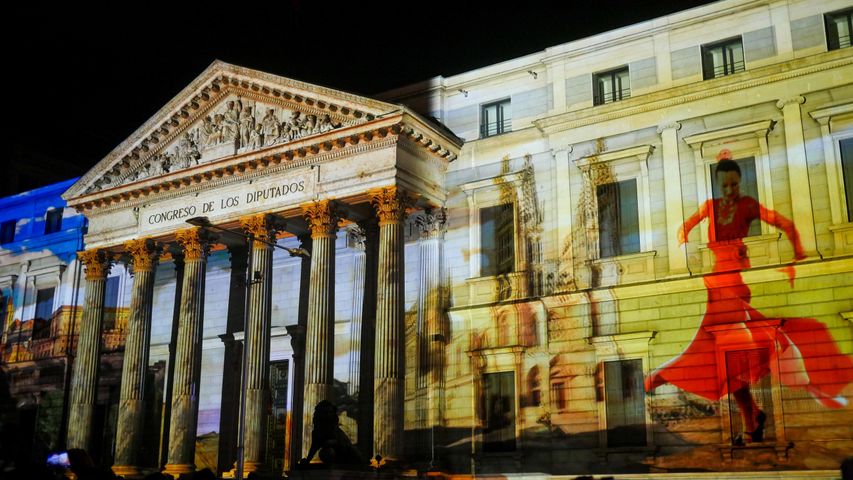 Espectáculo de luces en la fachada del Congreso de los Diputados en el 40º aniversario de la Constitución Española, España, Madrid