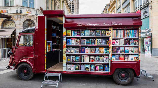 Librairie mobile à Douai, Picardie, France