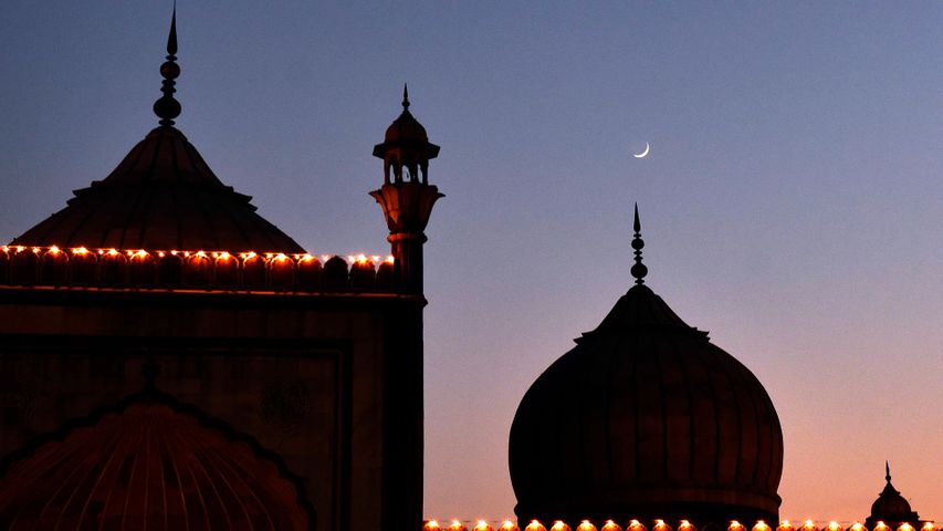 Crescent moon behind the Jama Masjid, New Delhi