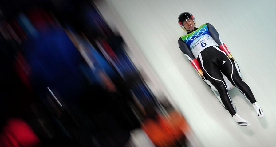 David Möller, Deutschland, beim Herreneinzel der Rennrodler bei den Winterspielen 2010. – Shaun  Botterill/Getty Images ©