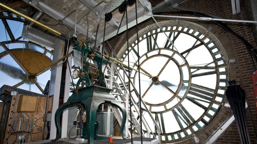 Reloj mecánico del edificio San Jacinto, Beaumont, Texas, EE.UU.