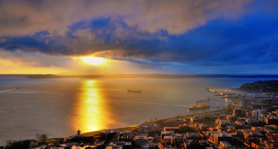 ｢エリオット湾の夕日｣アメリカ, ワシントン州, シアトル