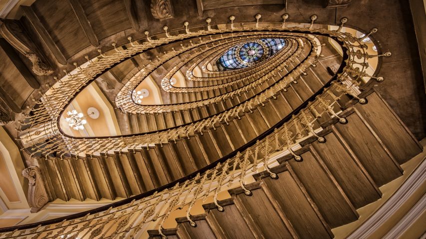 Staircases PREMIUM 4K Theme for Windows 10