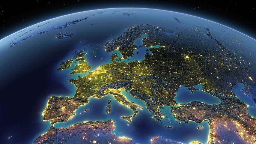 Nacht über Europa. Blick aus dem Weltall auf die Erde