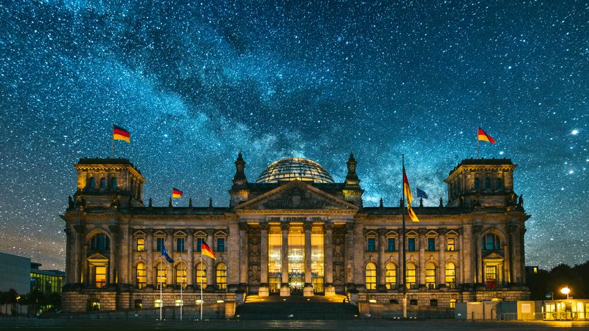 Der Reichstag unter einem Sternenhimmel, Berlin