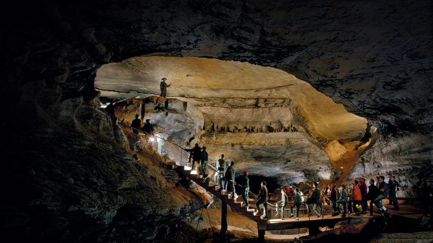 A tour of Booth's Amphitheater in Mammoth Cave National Park, Kentucky 