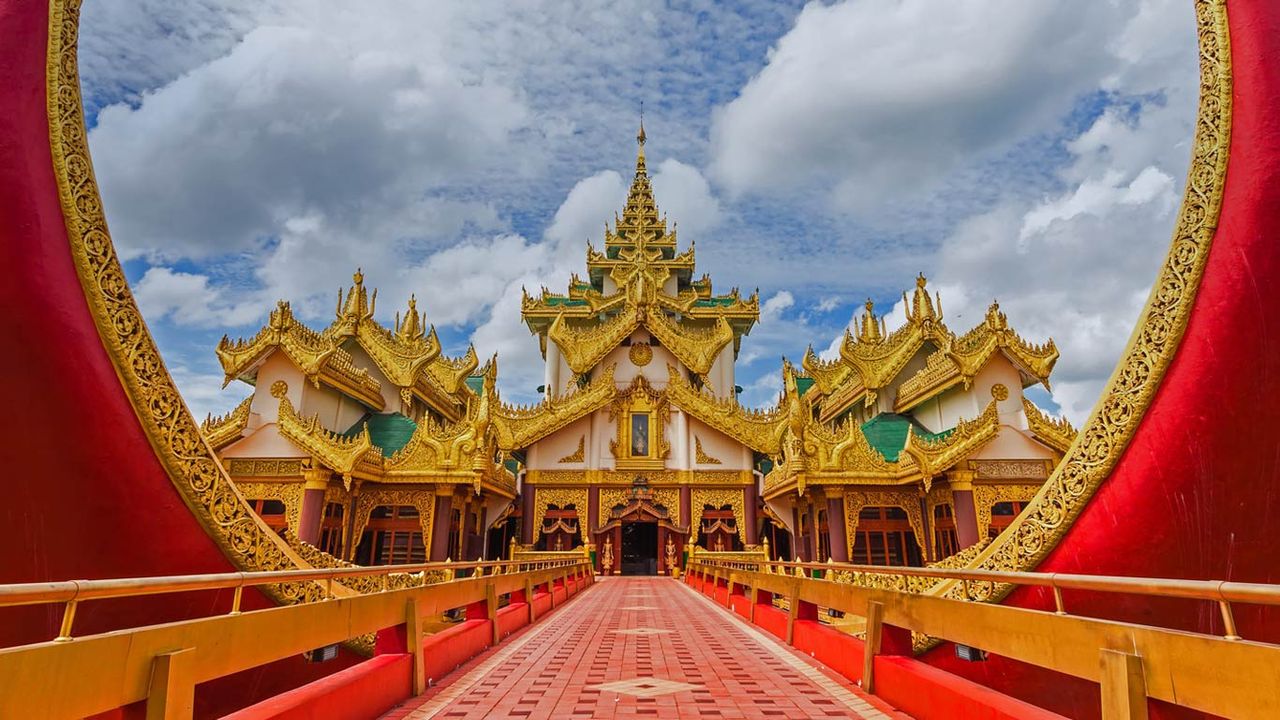 Karaweik palace barge on Kandawgyi Lake, Rangoon, Burma 