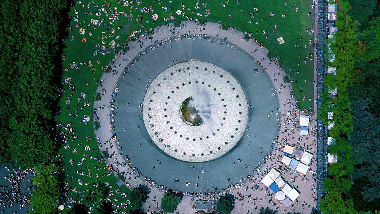 Aerial view of the International Fountain, Seattle, Washington