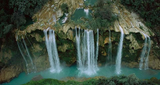 Vue aérienne de la cascade de Tamul dans la région Huasteca Potosina, État de San Luis Potosí, Mexique