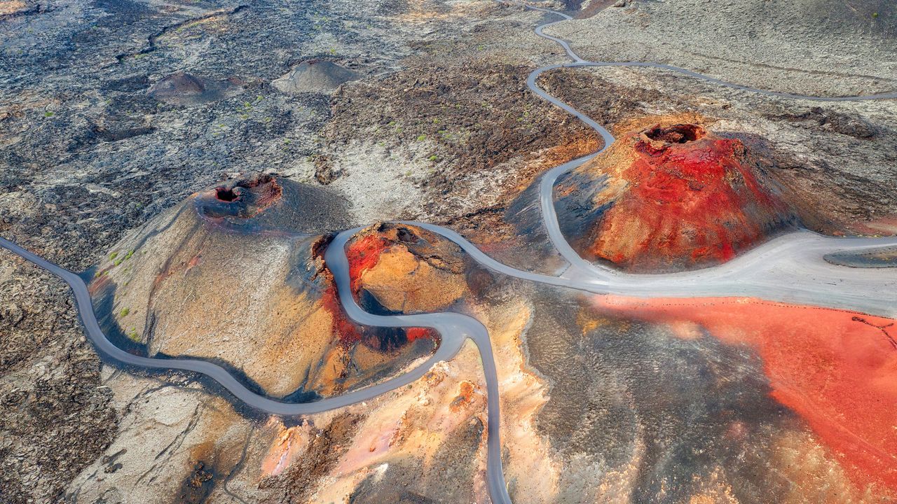 Volcanes en el Parque Nacional De Timanfaya en Lanzarote, Islas Canarias, España
