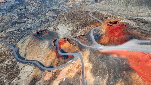 Volcanes en el Parque Nacional De Timanfaya en Lanzarote, Islas Canarias, España
