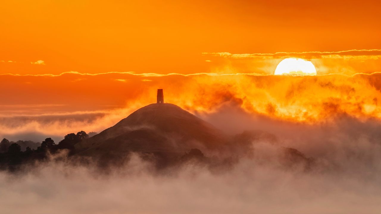 Vista do Glastonbury Tor de Walton Hill, em Somerset, na Inglaterra