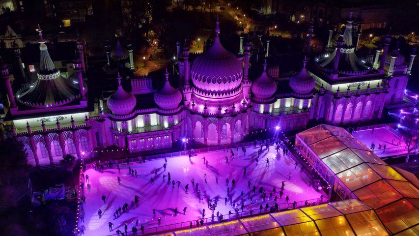 Eisbahn am Royal Pavilion in Brighton, England