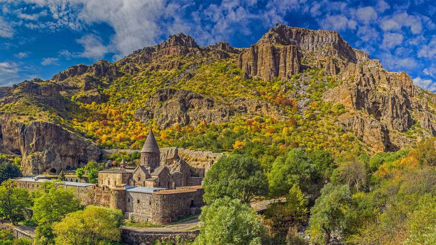El monasterio de Geghard, en la provincial de Kotayk, Armenia