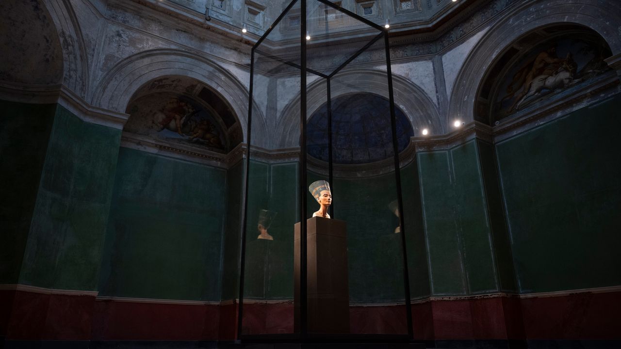 Die Büste der Königin Nofretete, Ägyptisches Museum, Museumsinseln Berlin