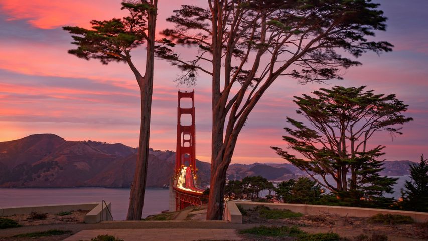 Le pont du Golden Gate et les Marin Headlands photographiés depuis le belvédère du Golden Gate à San Francisco, Californie