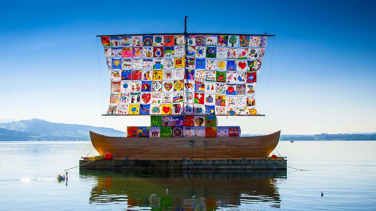 “El barco de la tolerancia” en el lago Zug, Suiza