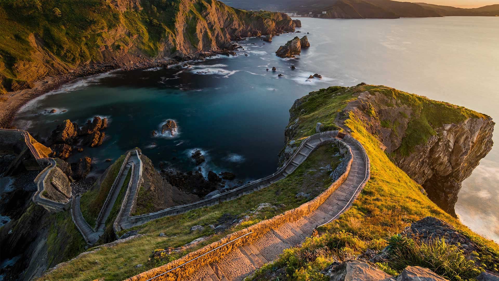 サン フアン デ ガステルガチェ礼拝堂ヘの道 スペイン バスク州 Bing Gallery