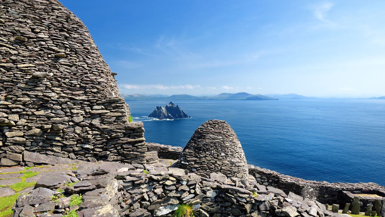 Le rovine di un antico monastero sull'isola di Skellig Michael, Irlanda
