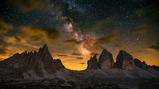 ヒマラヤ山脈に落ちるエベレストの影, ネパール - Bing Gallery