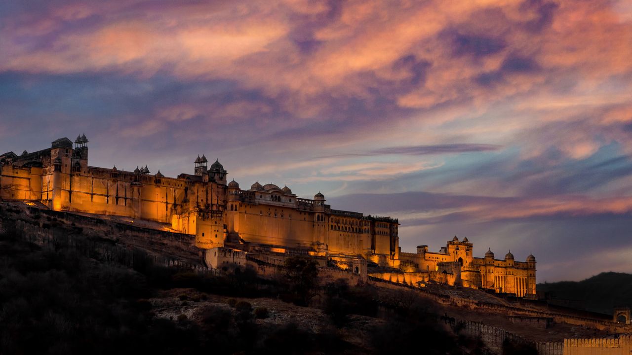An evening at the Amber Fort, near Jaipur, India