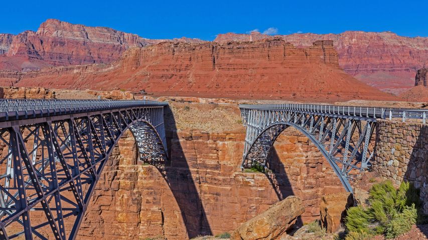 Puentes en el Cañón de Mármol sobre el río Colorado en el Área Recreativa Nacional Glen Canyon en el norte de Arizona, Estados Unidos