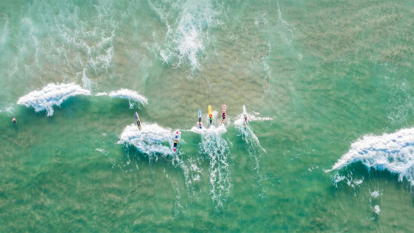 Surfeurs à Burleigh Heads, Gold Coast, Australie